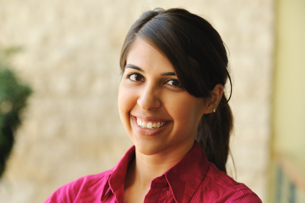 A happy woman recovering at the Best Sports Injury Physiotherapy in JP Nagar.