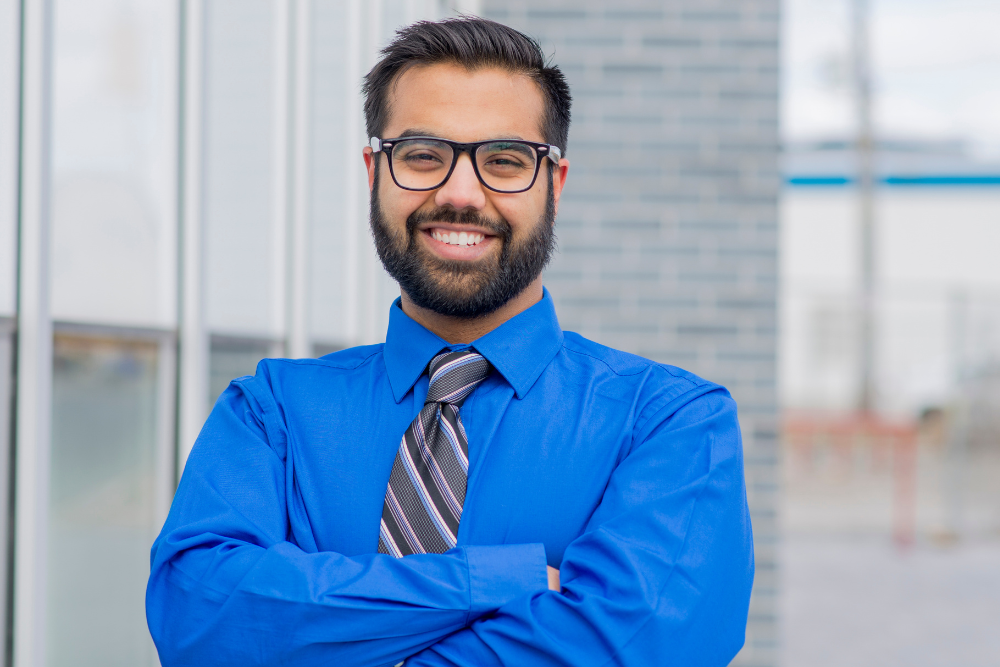  A man enjoying recovery at the Best Sports Injury Physiotherapy in JP Nagar.