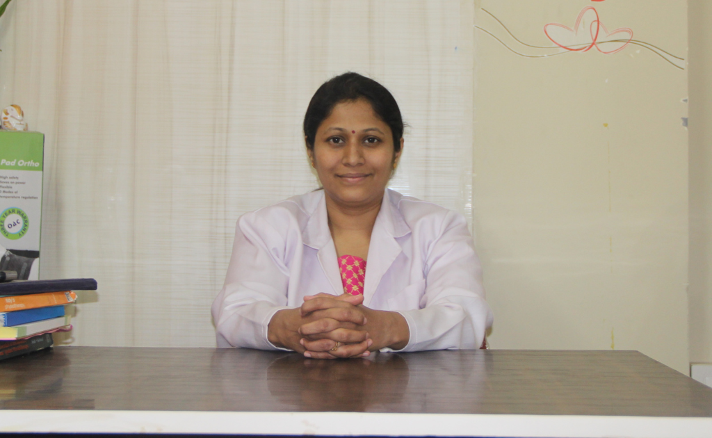 A professional physiotherapist sitting at her desk, providing the best sports injury physiotherapy in JP Nagar.
